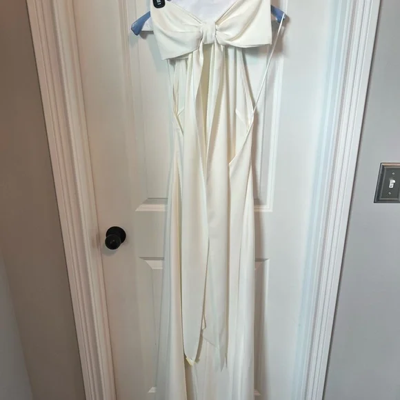 Evianna Satin Gown in Ivory - Picture 6 of 8